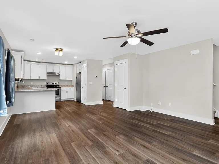 1007 Wilmouth St — Photo 5