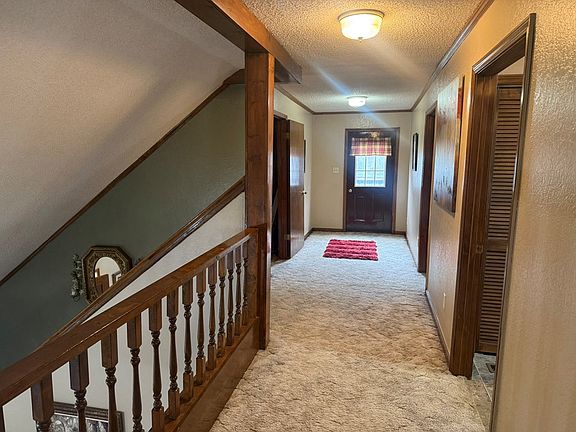 4th image of 935 Oak Manor Rd