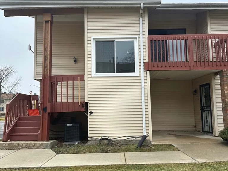 711 Driftwood Ct — Photo 4