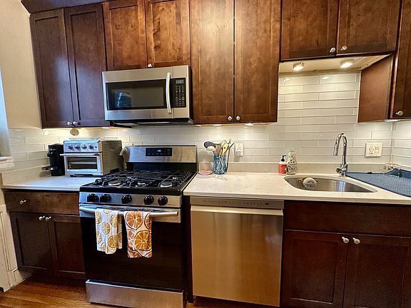3rd image of 65 Strathmore Rd APT 27