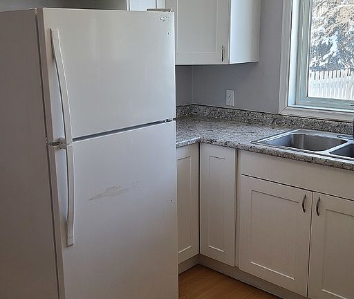 5th image of 6428 98a St NW