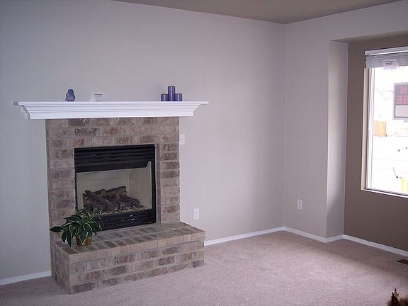 living room w/fireplace