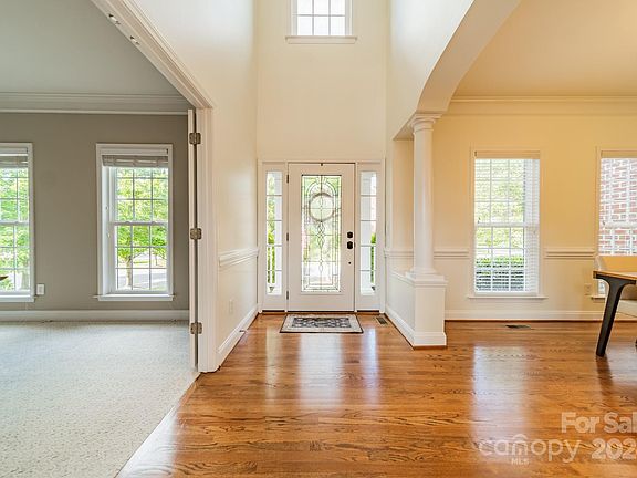 5th image of 554 Fairwoods Dr