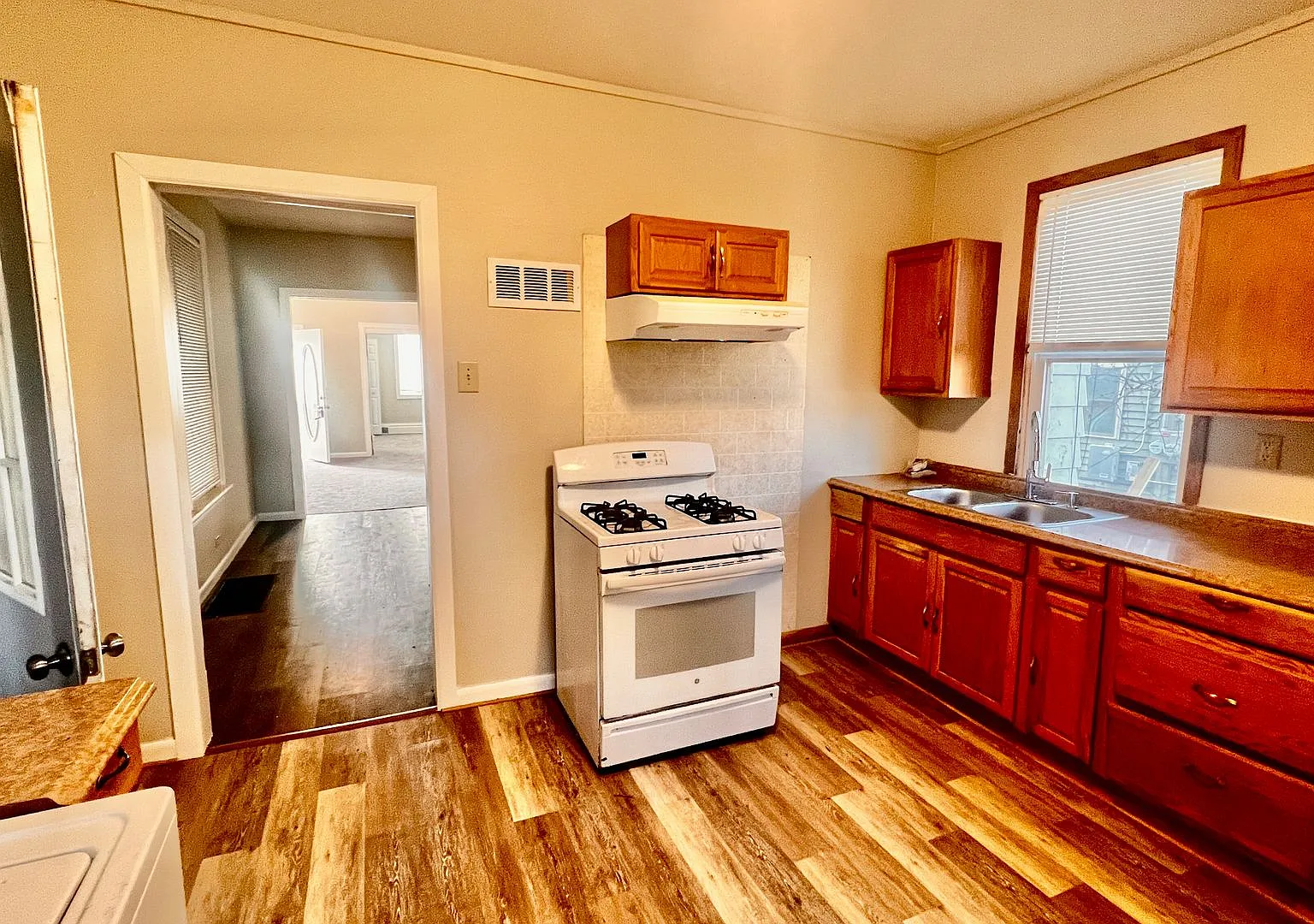 Ginormous 6 Bed Single Family Home | Main Level Laundry | Appliances Included | Rear Deck & Front... — Photo 4