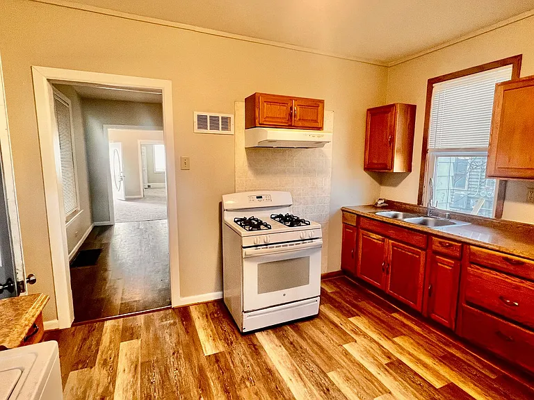 1435 Villa St — Photo 4