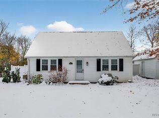 557 Meadowbrook Dr, Lewiston, NY 14092