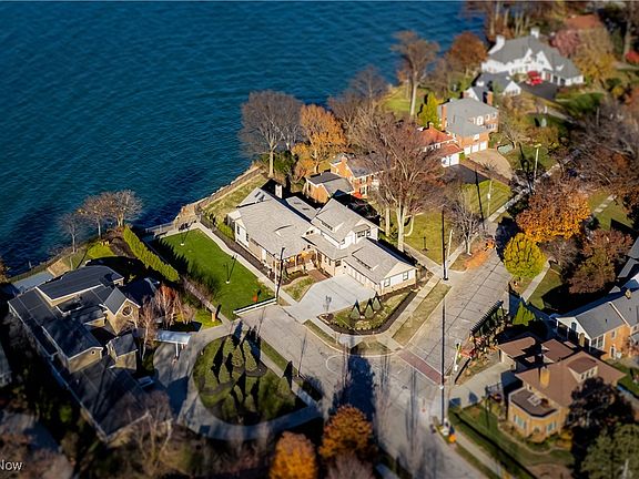 3rd image of 17788 Edgewater Dr