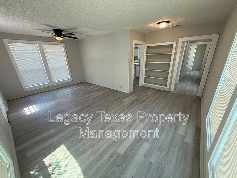 318 College St #B — Photo 7