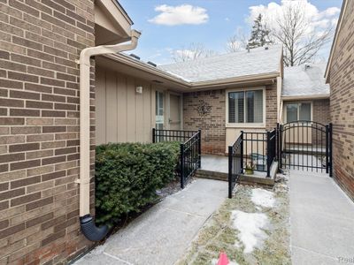 35608 Heritage Ln, Farmington, MI, 48335