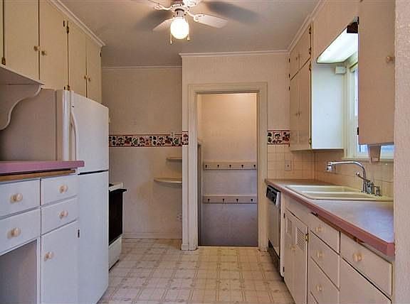 4th image of 154 Brock St