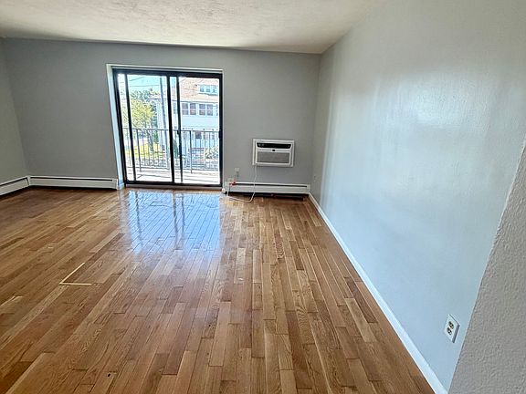 4th image of 274 Washington St #40b510d93