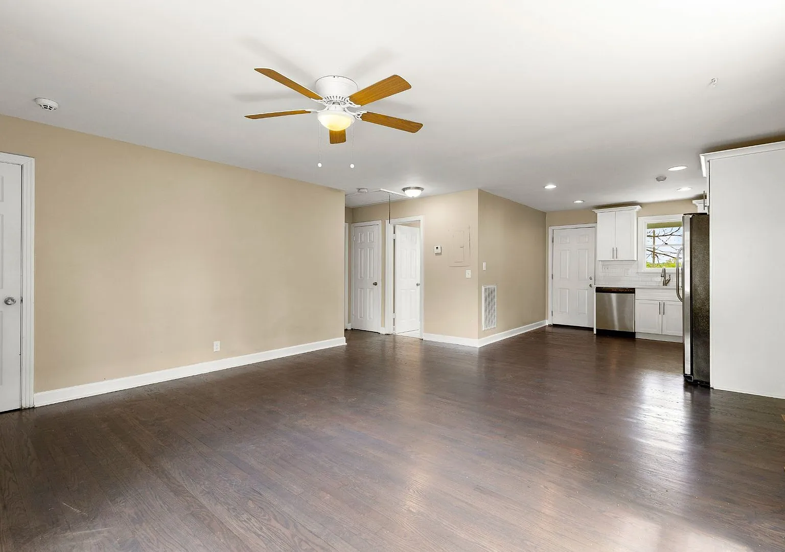 Coming in September. Great remodel in Cleveland Park off Ellington Parkway! — Photo 4