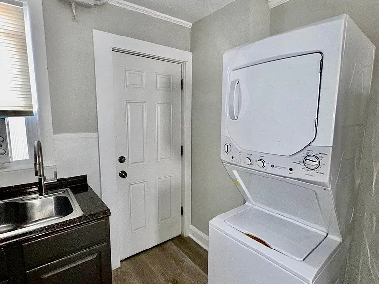 112 S Durham St — Photo 11
