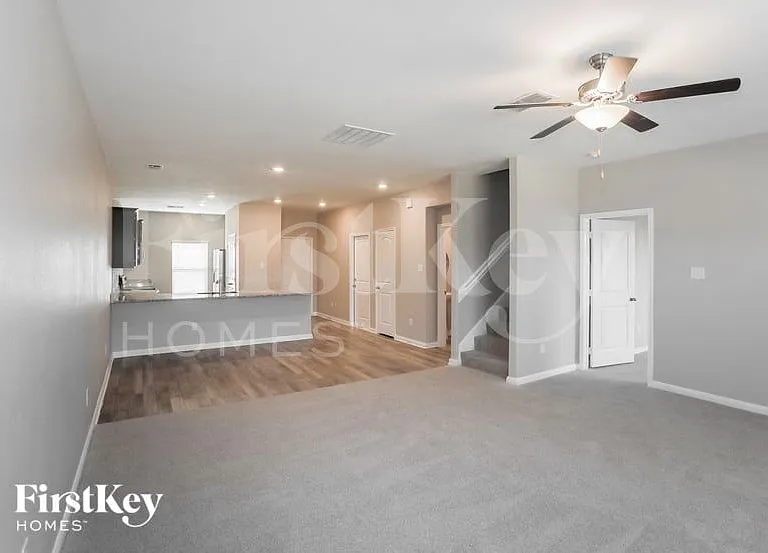 112 Barbwire Way — Photo 2