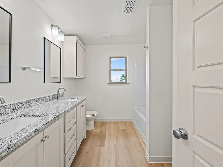 14904 North Cres #1200 — Photo 32