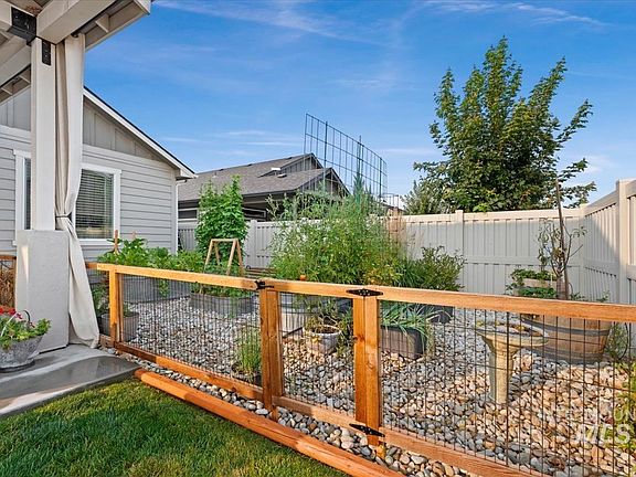 3rd image of 10574 W Catmint Dr