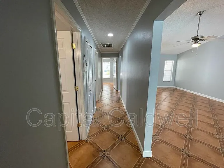 12813 Starling Dr — Photo 22