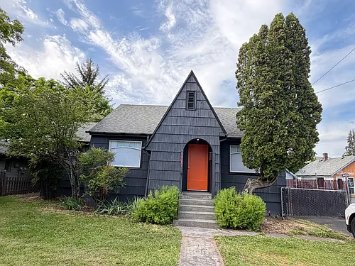 10021 NE Glisan St Photo 1