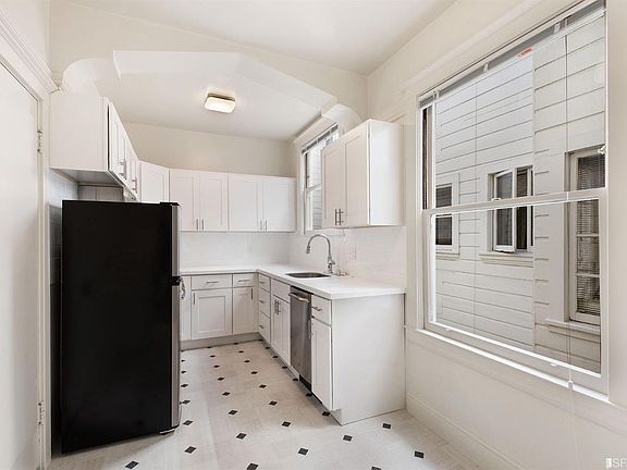 4th image of 1610 Lombard St