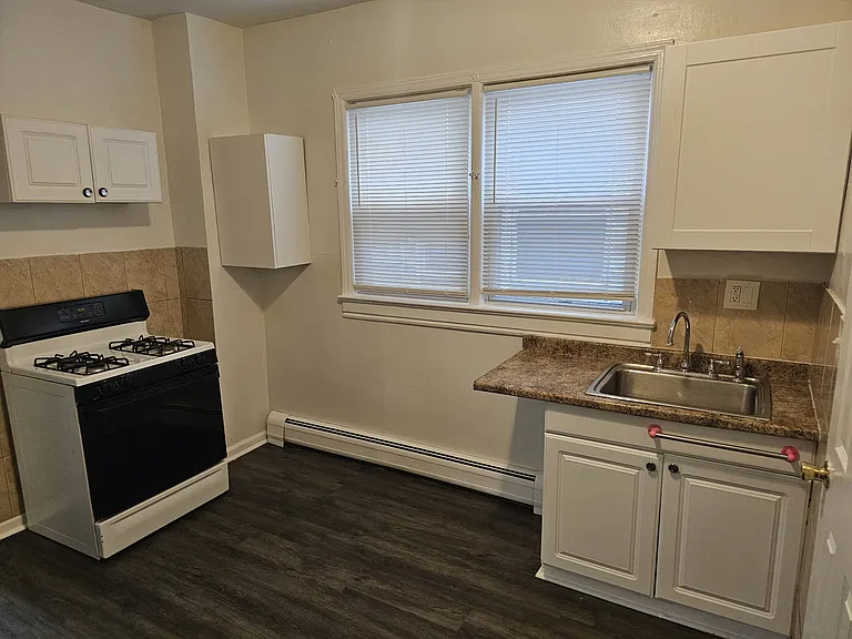 31 Parker Ave #1R — Photo 10