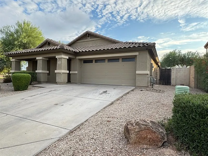 4 bed, 2.0 bath, 2150 sqft, $2,025 — Photo 3