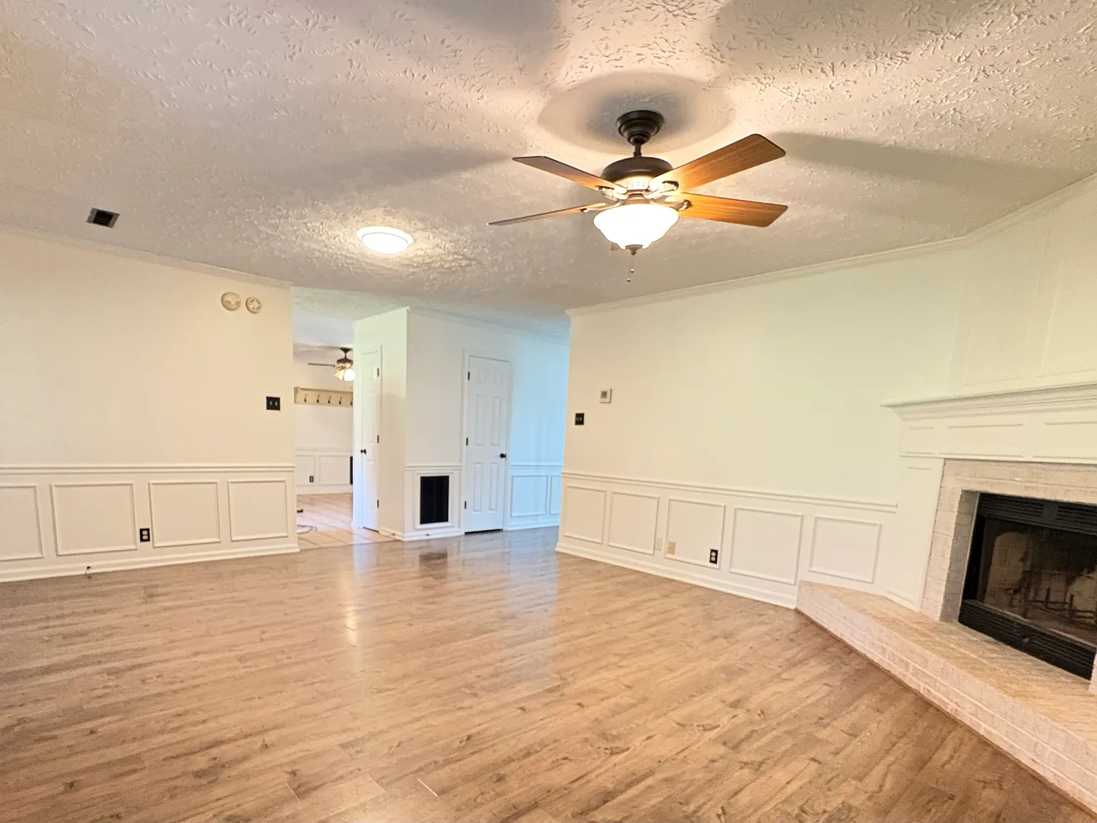 4 bed, 2.5 bath, 2280 sqft, $2,900 — Photo 4