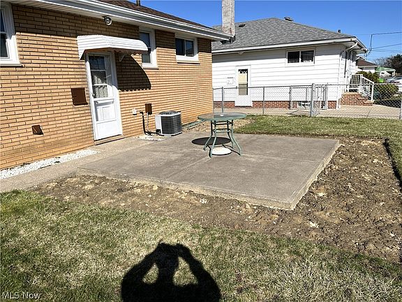 3rd image of 12416 Eastwood Blvd