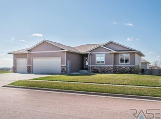 2417 E Trevino Ln, Brandon, SD 57005
