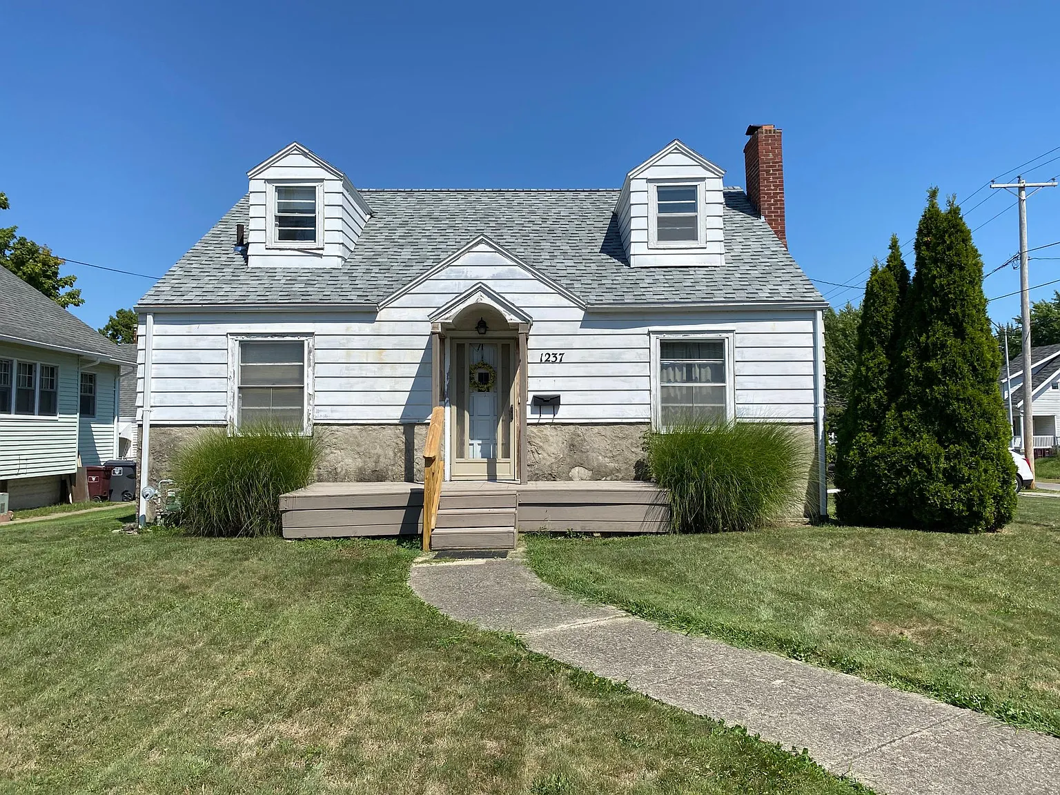 1237 E Elm St photo 1