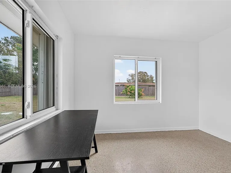 607 Coconut Ave N — Photo 16