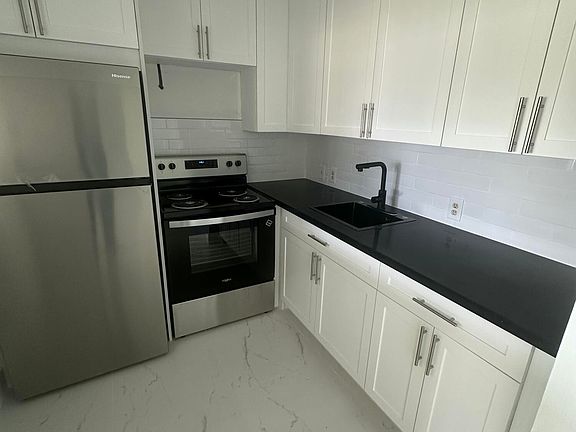 3rd image of 205 Mansfield E