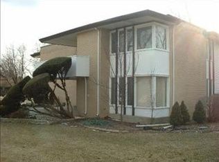 2001 Flossmoor Rd, Flossmoor, IL 60422