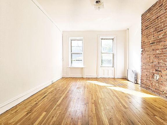 3rd image of 318 Jefferson St APT 1L