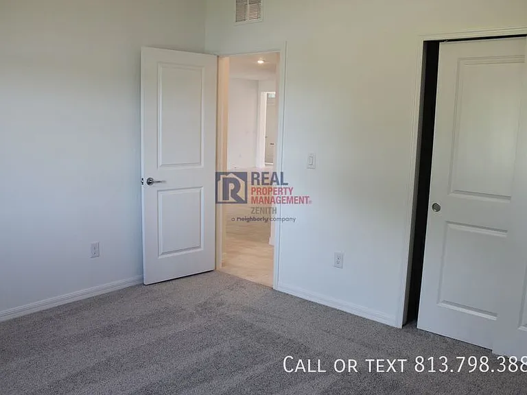 3911 N Maryland Ave — Photo 28