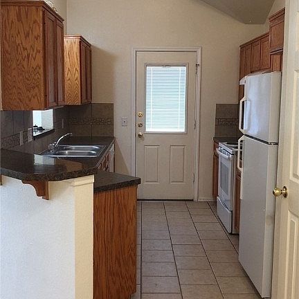 3rd image of 4100 Cambridge Dr
