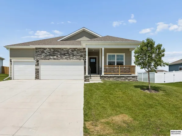 6232 Harvest Dr, Papillion, NE 68157