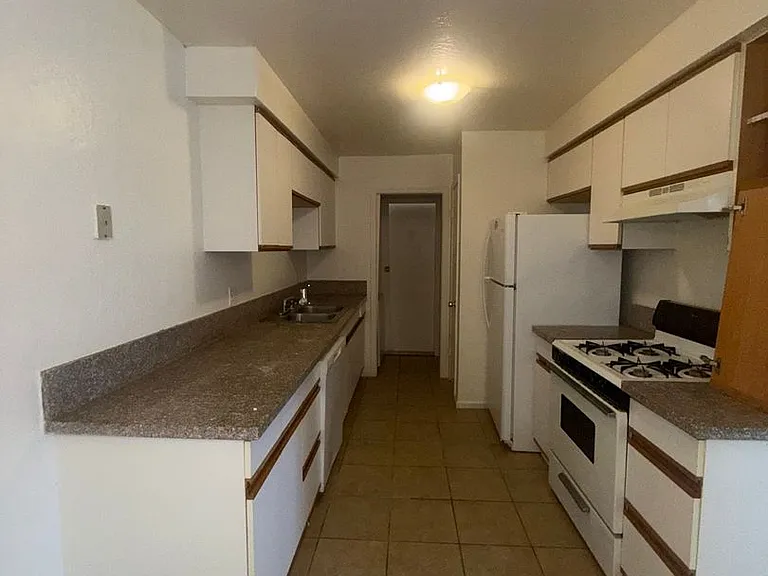 7865 Leona Way — Photo 6