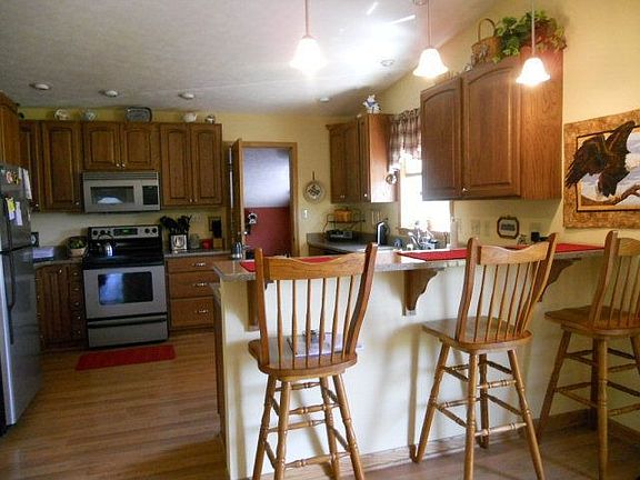 4th image of 1310 Oak Ln