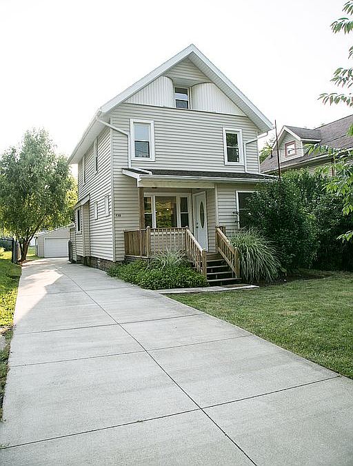 1st image of 930 Crestline Dr
