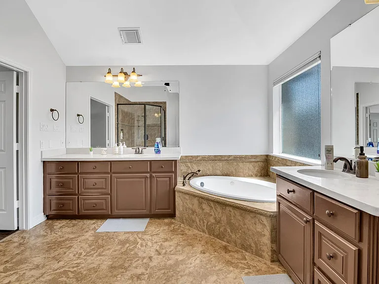 3305 W Lamar St #B — Photo 13