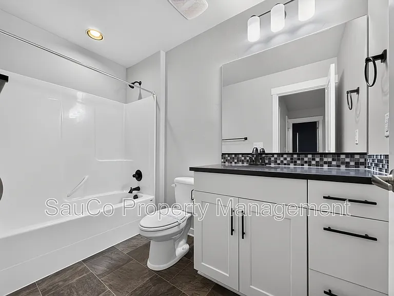 822 SE Bacarra St — Photo 21