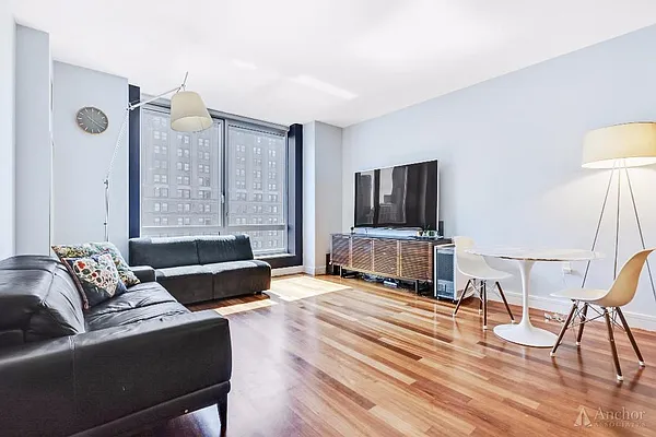 Rented by Anchor Associates | media 10