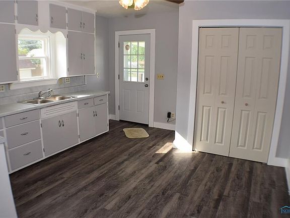 4th image of 212 E Yeasting St
