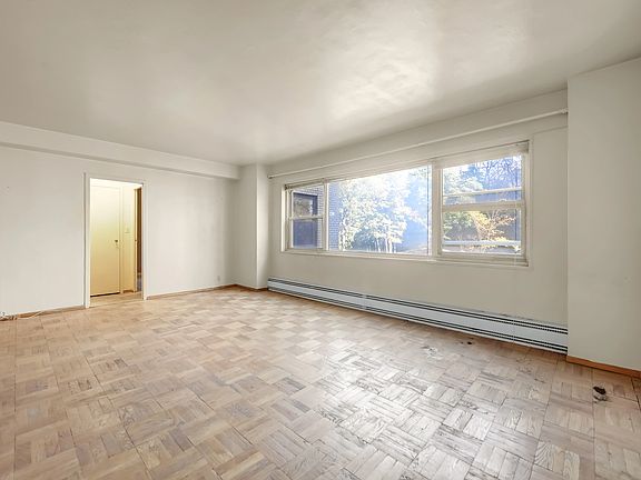 5th image of 4 Fordham Hill Oval APT 3D