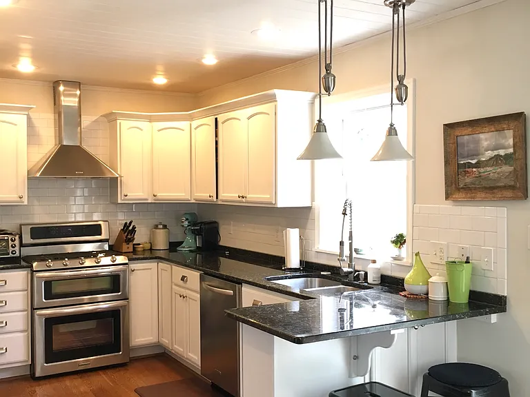 720 Parkway Ter — Photo 10