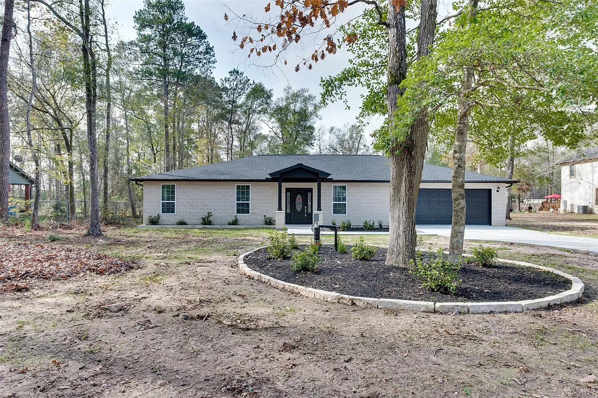 Building Photo - 10622 Rustling Oaks Dr