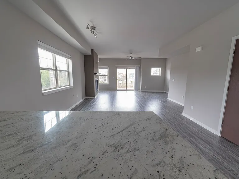 Mammoth Springs Apartments & Townhomes — Photo 101