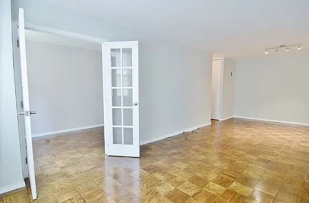 Rented by Park Property Advisors | media 3