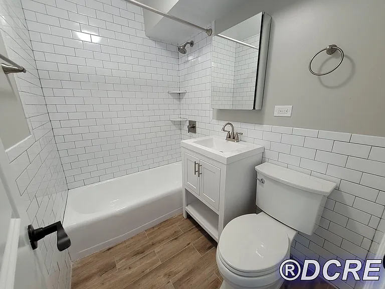 2020 W Farwell Ave #402 — Photo 6