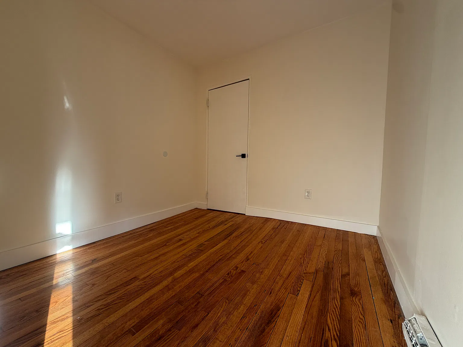 2 bed, 800 sqft, $1,900 — Photo 3